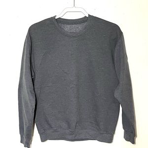 Fruit of the Loom women’s M gray sweatshirt. EUC.